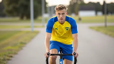 Jag arbetade vid Subway – nu spelar i Champions League och cyklar till matcher